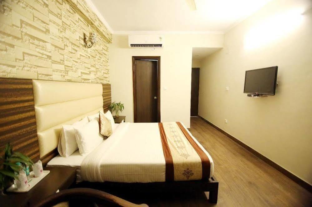 Oyo 1227 Hotel Rousha Inn Ghaziabad Exterior photo