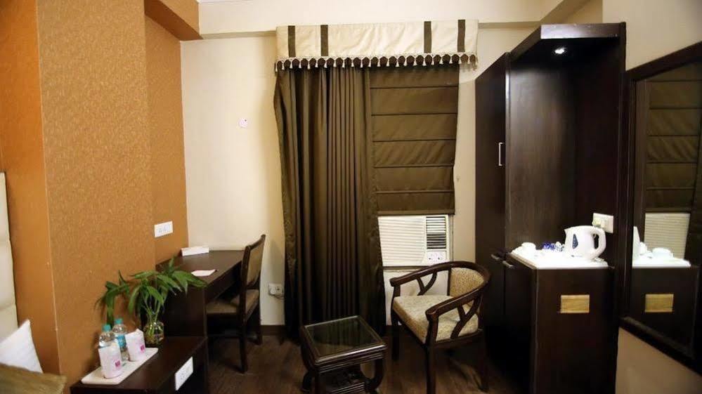 Oyo 1227 Hotel Rousha Inn Ghaziabad Exterior photo